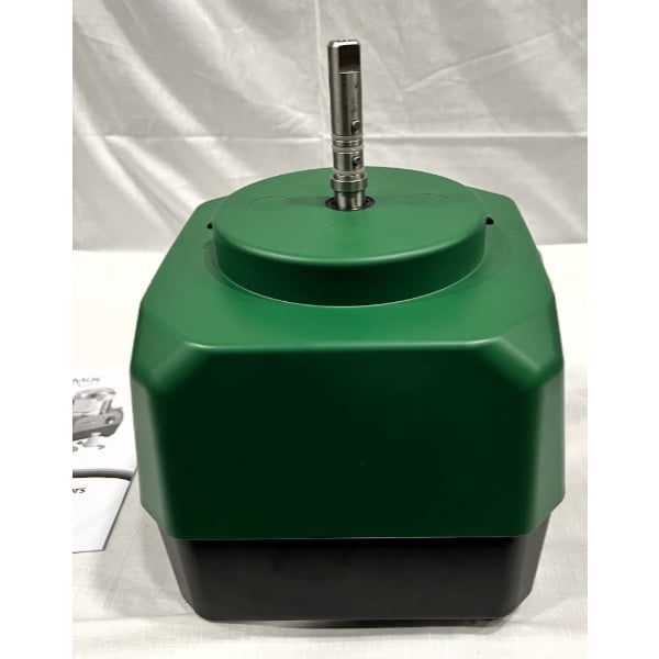 Scratch and Dent AvaMix 928BASEFPMAX Motor Base for Revolution Max Series - 1 1/2 hp