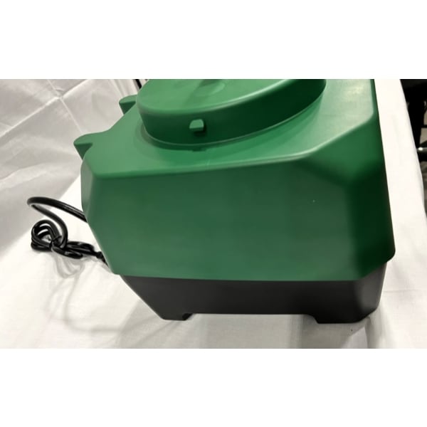 Scratch and Dent AvaMix 928BASEFPMAX Motor Base for Revolution Max Series - 1 1/2 hp