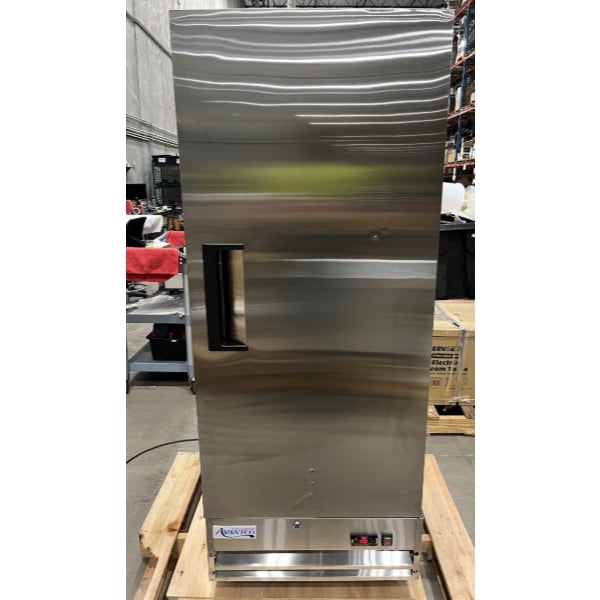 Scratch and Dent Avantco A-12F-HC 25" Solid Door Reach-In Freezer