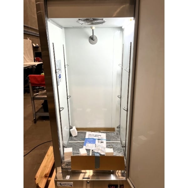 Scratch and Dent Avantco A-12F-HC 25" Solid Door Reach-In Freezer