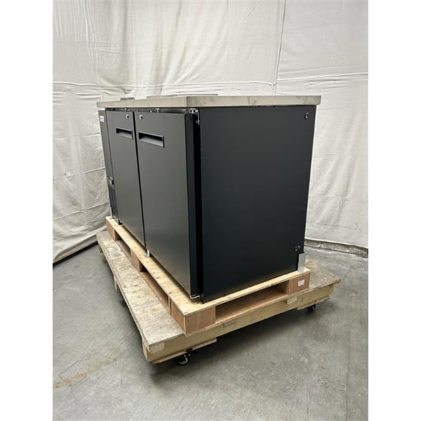 Scratch and Dent Avantco UDD-2-CT-4 Black Kegerator / Beer Dispenser with Quadruple Tap Tower and Club Top - (2) 1/2 Keg Capacity