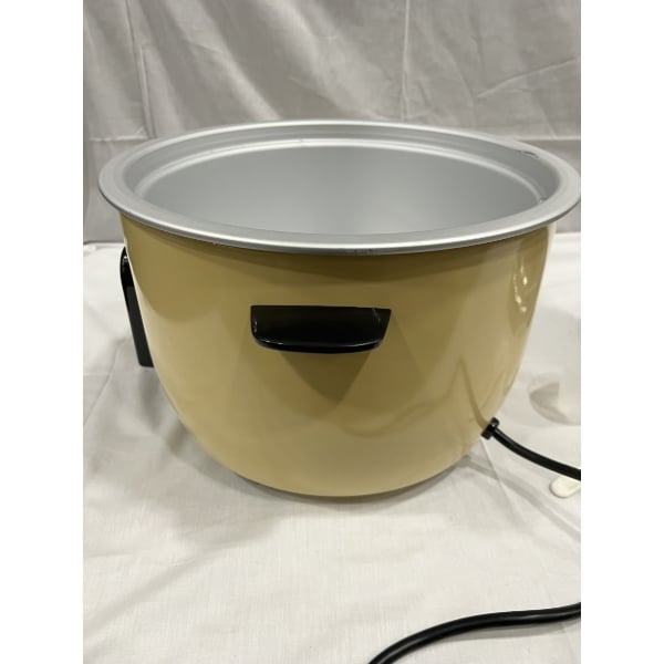 Scratch and Dent Town 57138 74 Cup (37 Cup Raw) Electric Rice Cooker / Warmer - 230V, 1950W