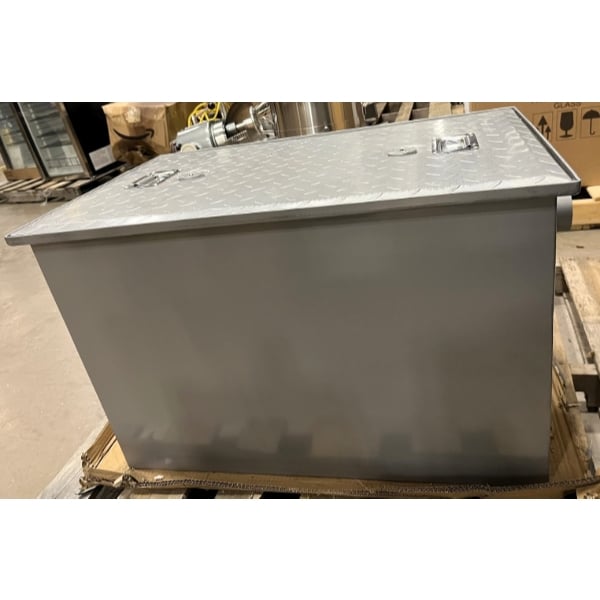 Scratch and Dent Regency 70 lb. 35 GPM Grease Trap with 3" Non-Threaded Connections - PDI Certified