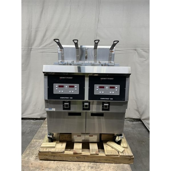 Scratch and Dent Henny Penny OFE-322.03 65 lb. 2-Well Electric Fryer with Computron 1000 Controls - 208V, 3 Phase