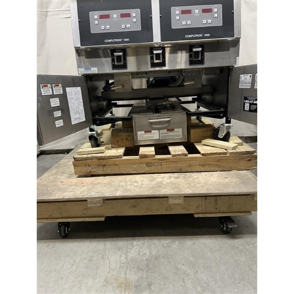 Scratch and Dent Henny Penny OFE-322.03 65 lb. 2-Well Electric Fryer with Computron 1000 Controls - 208V, 3 Phase