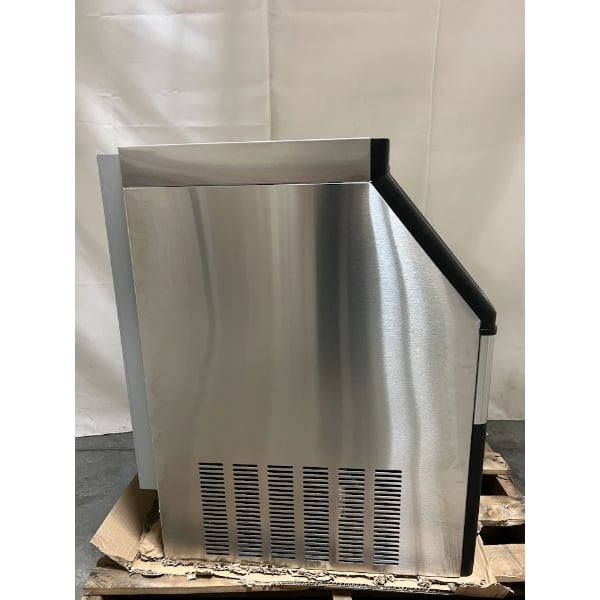 Scratch and Dent Avantco Ice UC-F-280-A 26" Air-Cooled Undercounter Full Cube Ice Machine with 80 lb. Storage Bin - 299 lb., 115V