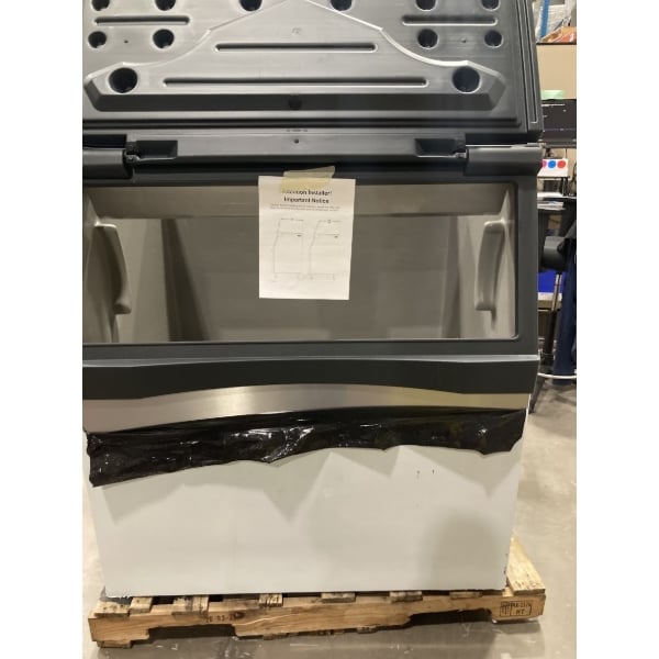 Scratch and Dent Scotsman B842S Ice Storage Bin - 778 lb.