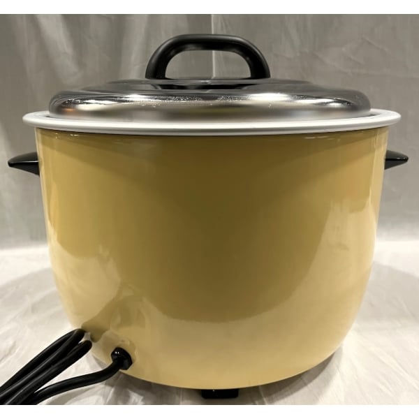 Scratch and Dent Town 57138 74 Cup (37 Cup Raw) Electric Rice Cooker / Warmer - 230V, 1950W