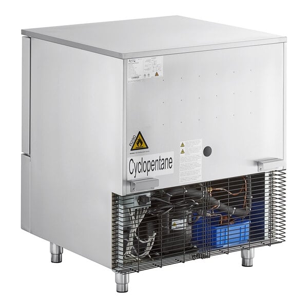 Scratch and Dent Avantco SF-5 30" Countertop Blast Chiller / Freezer 31 lb. / 26 lb.