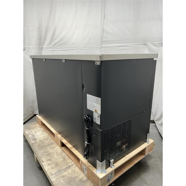 Scratch and Dent Avantco UDD-2-HC Four Tap Kegerator Beer Dispenser - Black, (2) 1/2 Keg Capacity