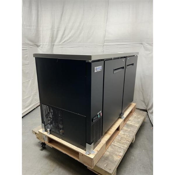 Scratch and Dent Avantco UDD-2-HC Four Tap Kegerator Beer Dispenser - Black, (2) 1/2 Keg Capacity