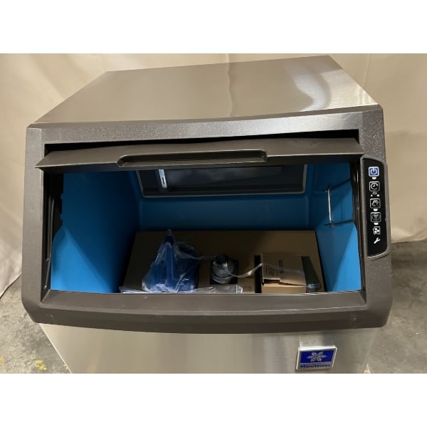 Scratch and Dent Manitowoc UYP0140A-161B NEO 26" Air-Cooled Undercounter Half Dice Cube Ice Machine with 90 lb. Storage Bin - 150 lb., 115V