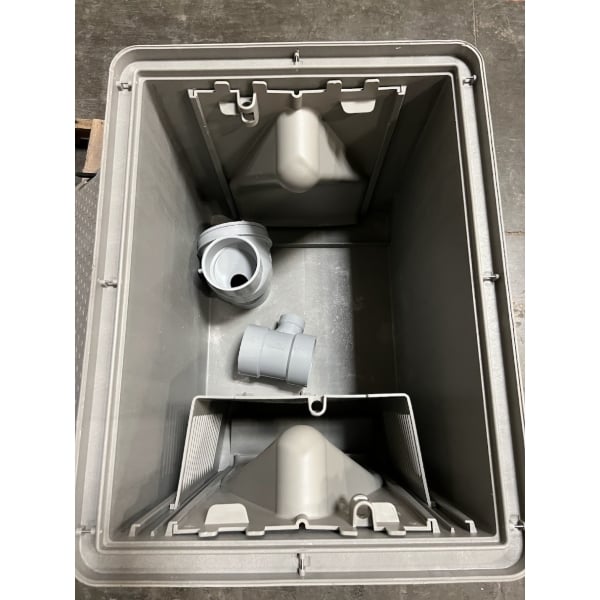 Scratch and Dent Endura 3950A04 100 lb. 50 GPM Grease Trap with 4" Hub