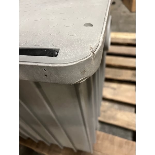Scratch and Dent Endura 3950A04 100 lb. 50 GPM Grease Trap with 4" Hub