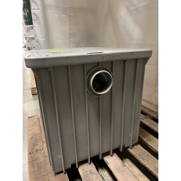 Scratch and Dent Endura 3950A04 100 lb. 50 GPM Grease Trap with 4" Hub