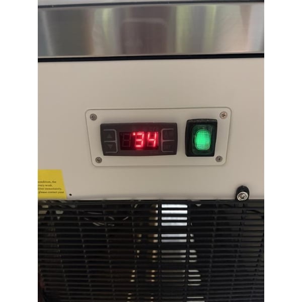 Scratch and Dent Avantco BC-60-HC 60" Curved Glass White Refrigerated Bakery Display Case
