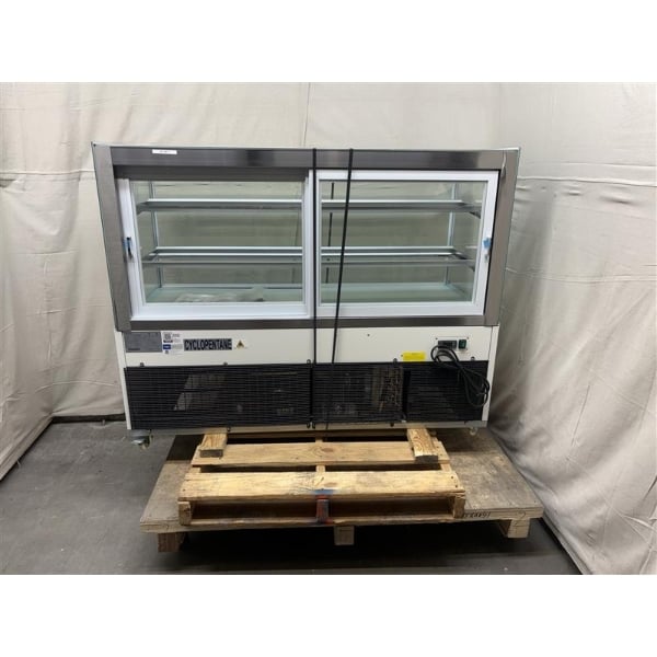 Scratch and Dent Avantco BC-60-HC 60" Curved Glass White Refrigerated Bakery Display Case