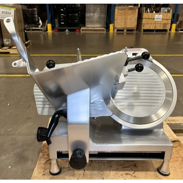 Scratch and Dent Avantco SL713MAN 13" Medium-Duty Manual Gravity Feed Meat Slicer - 3/4 hp