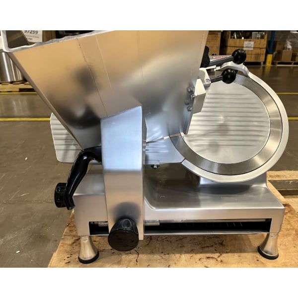 Scratch and Dent Avantco SL713MAN 13" Medium-Duty Manual Gravity Feed Meat Slicer - 3/4 hp