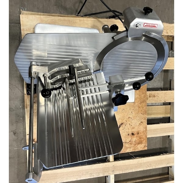 Scratch and Dent Avantco SL713MAN 13" Medium-Duty Manual Gravity Feed Meat Slicer - 3/4 hp