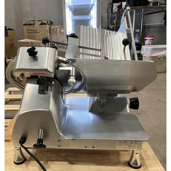 Scratch and Dent Avantco SL713MAN 13" Medium-Duty Manual Gravity Feed Meat Slicer - 3/4 hp