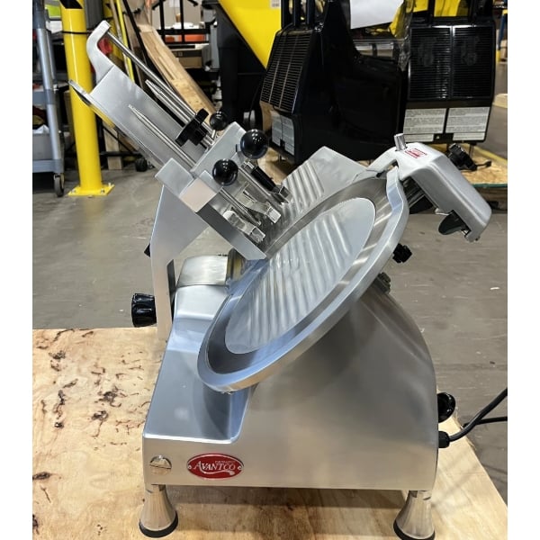 Scratch and Dent Avantco SL713MAN 13" Medium-Duty Manual Gravity Feed Meat Slicer - 3/4 hp