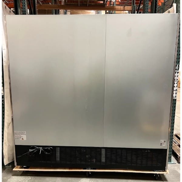 Scratch and Dent Avantco SS-3R-HC 81 5/16" Stainless Steel Solid Door Reach-In Refrigerator