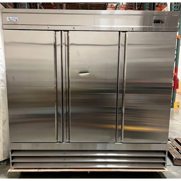 Scratch and Dent Avantco SS-3R-HC 81 5/16" Stainless Steel Solid Door Reach-In Refrigerator