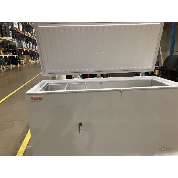 Scratch and Dent Galaxy CF16HC Commercial Chest Freezer - 15.9 cu. ft.