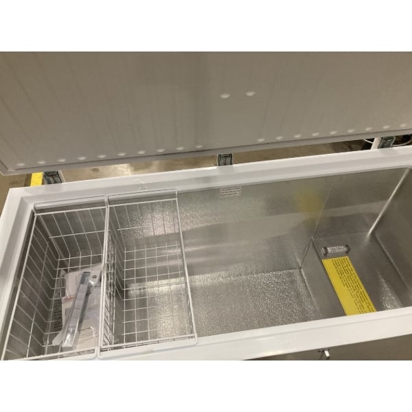 Scratch and Dent Galaxy CF16HC Commercial Chest Freezer - 15.9 cu. ft.