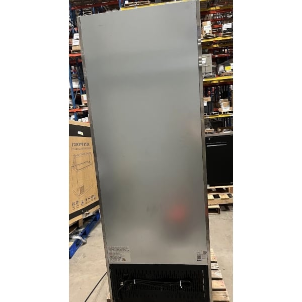 Scratch and Dent Avantco A-23R-HC 29" Solid Door Reach-In Refrigerator