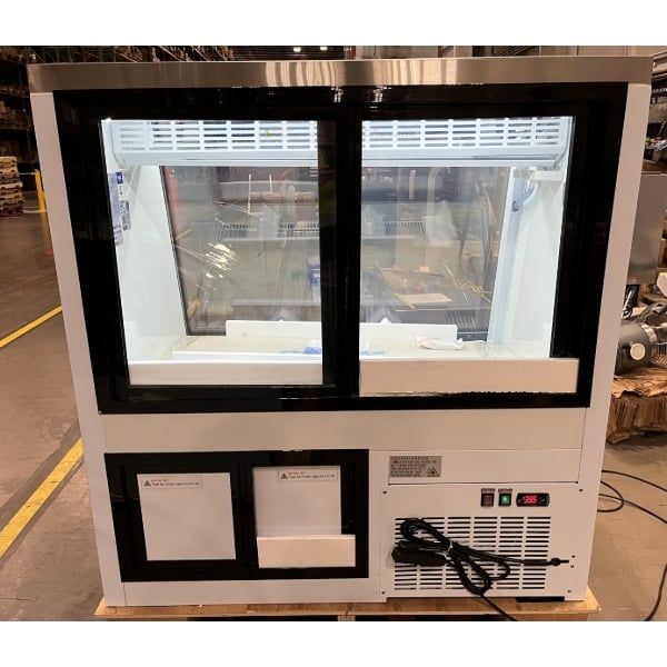 Scratch and Dent Avantco DDLC-50-W 50" White Square Glass Refrigerated Double-Duty Deli Case