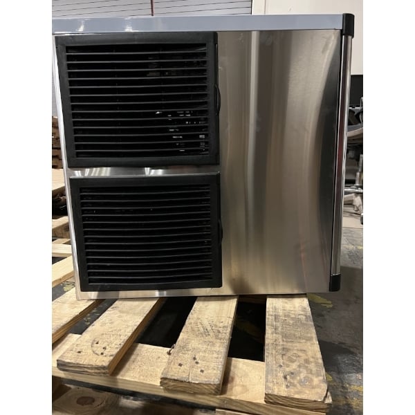 Scratch and Dent Avantco Ice MC-F-430-A 30" Air-Cooled Modular Full Cube Ice Machine - 397 lb., 115V