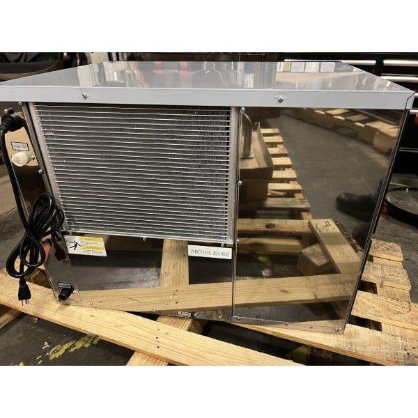 Scratch and Dent Avantco Ice MC-F-430-A 30" Air-Cooled Modular Full Cube Ice Machine - 397 lb., 115V
