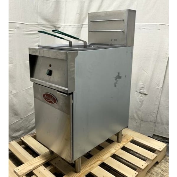 Scratch and Dent Avantco EF40-240-1 40 lb. Electric Floor Fryer - 240V, 1 Phase