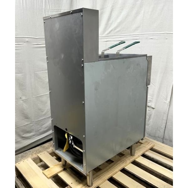 Scratch and Dent Avantco EF40-240-1 40 lb. Electric Floor Fryer - 240V, 1 Phase