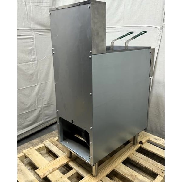 Scratch and Dent Avantco EF40-240-1 40 lb. Electric Floor Fryer - 240V, 1 Phase