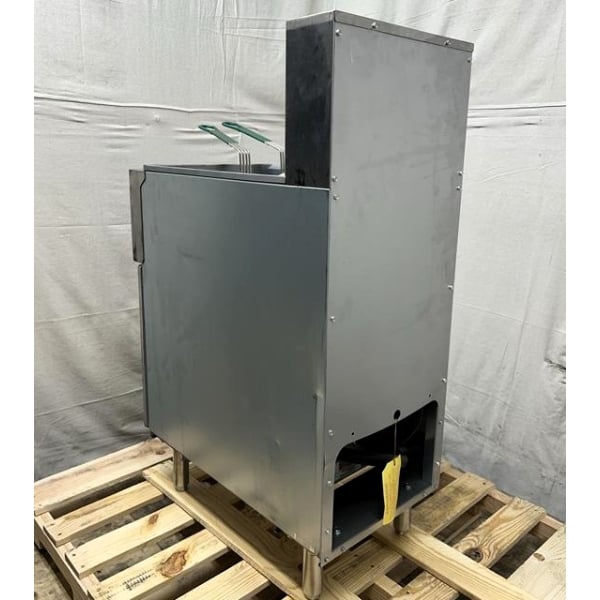 Scratch and Dent Avantco EF40-240-3 40 lb. Electric Floor Fryer - 240V, 3 Phase