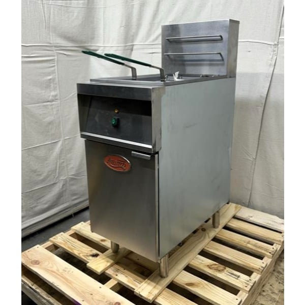 Scratch and Dent Avantco EF40-240-3 40 lb. Electric Floor Fryer - 240V, 3 Phase