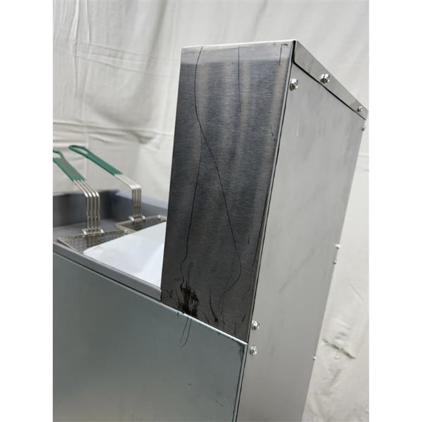 Scratch and Dent Avantco EF40-240-3 40 lb. Electric Floor Fryer - 240V, 3 Phase