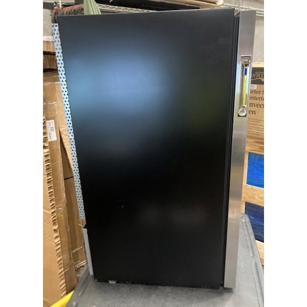 Scratch and Dent Excellence EMM-4HC Black Countertop Display Refrigerator with Swing Door