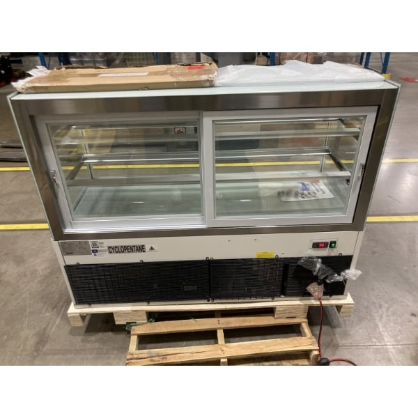 Scratch and Dent Avantco BC-60-HC 60" Curved Glass White Refrigerated Bakery Display Case