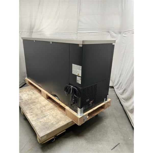 Scratch and Dent Avantco UDD-72-HC (2) Double Tap Kegerator Beer Dispenser - Black, (3) 1/2 Keg Capacity