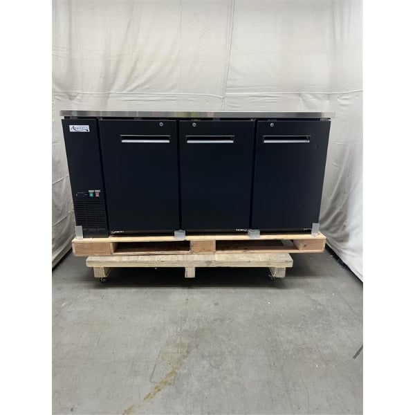 Scratch and Dent Avantco UDD-72-HC (2) Double Tap Kegerator Beer Dispenser - Black, (3) 1/2 Keg Capacity