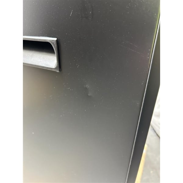 Scratch and Dent Avantco UDD-72-HC (2) Double Tap Kegerator Beer Dispenser - Black, (3) 1/2 Keg Capacity