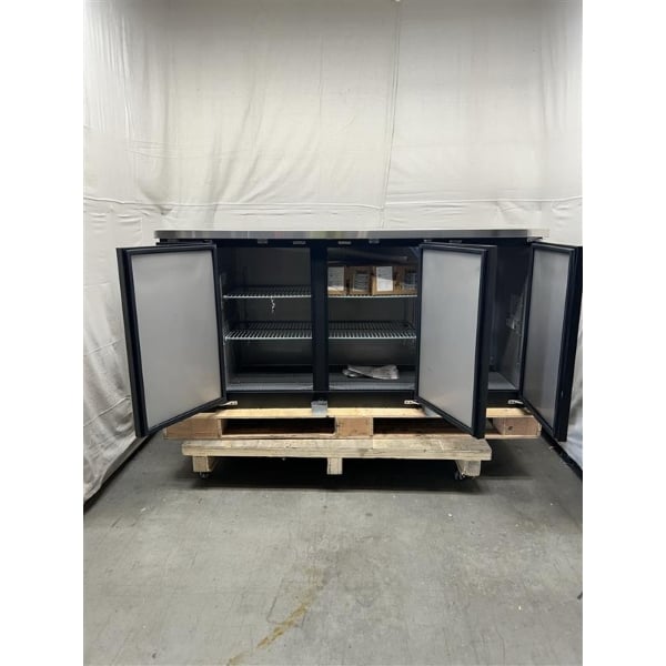 Scratch and Dent Avantco UDD-72-HC (2) Double Tap Kegerator Beer Dispenser - Black, (3) 1/2 Keg Capacity