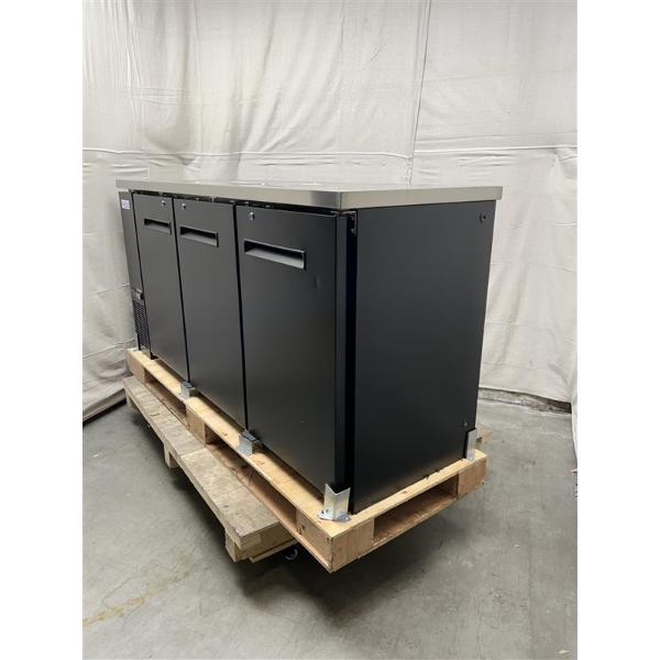 Scratch and Dent Avantco UDD-72-HC (2) Double Tap Kegerator Beer Dispenser - Black, (3) 1/2 Keg Capacity