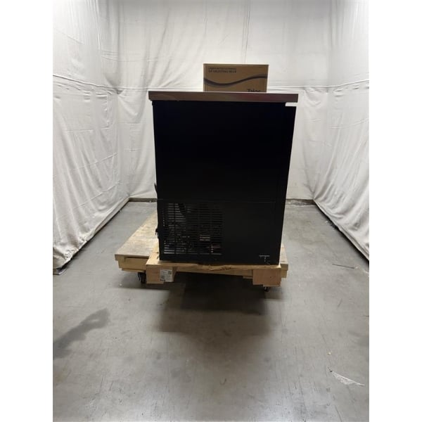 Scratch and Dent Avantco UDD-4-HC (2) Four Tap Kegerator Beer Dispenser - Black, (3) 1/2 Keg Capacity