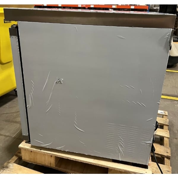 Scratch and Dent Avantco AU-27F 27" Undercounter Freezer