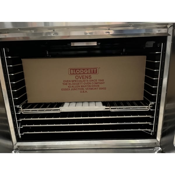 Scratch and Dent Blodgett ZEPHAIRE-200-E Single Deck Full Size Bakery Depth Electric Convection Oven with Draft Diverter -208V, 3 Phase, 11kW